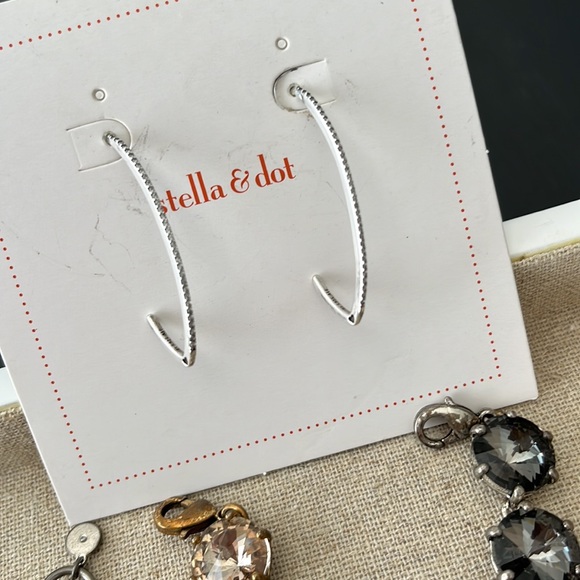 Stella and Dot Earrings, 6 Bracelets and two necklaces. - Picture 2 of 5